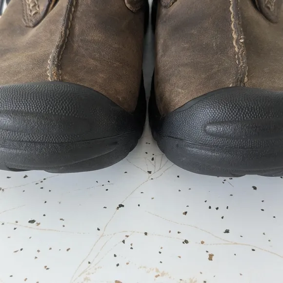 Keen Brown and Black Oxfords with Durable Rubber Toe Cap 100% Leather Size 6.5