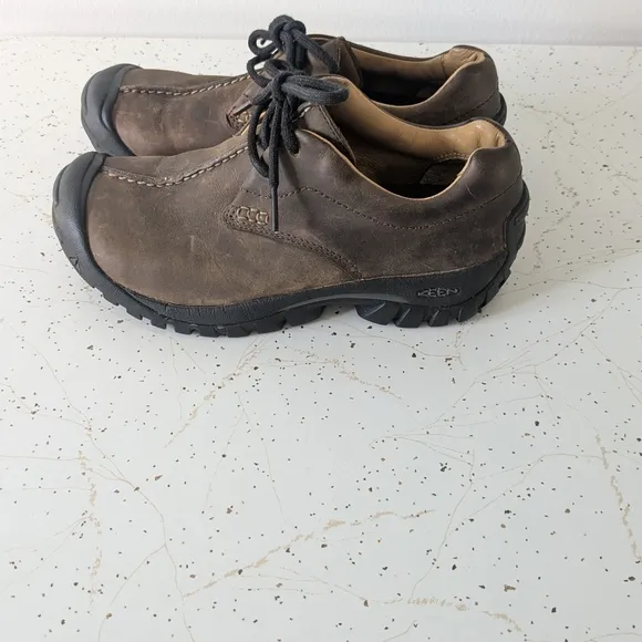 Keen Brown and Black Oxfords with Durable Rubber Toe Cap 100% Leather Size 6.5