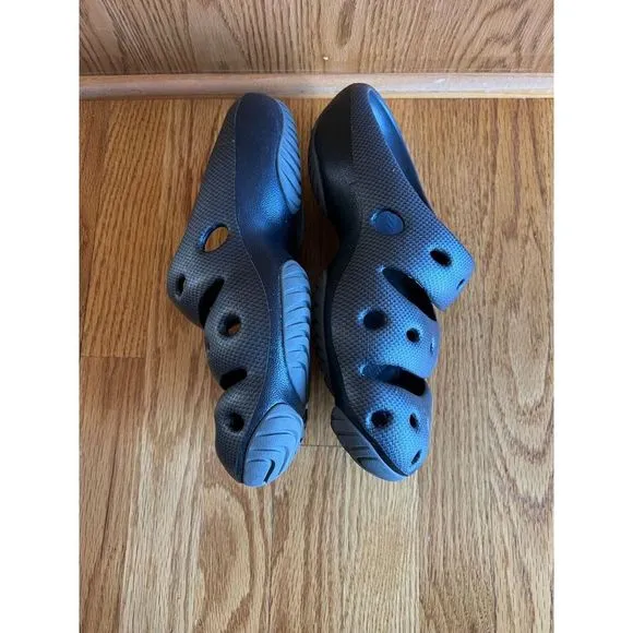 Keen Yogui Arts Clog Men's Size‎ 10 Gray Graphite Lightweight Summer Slip On