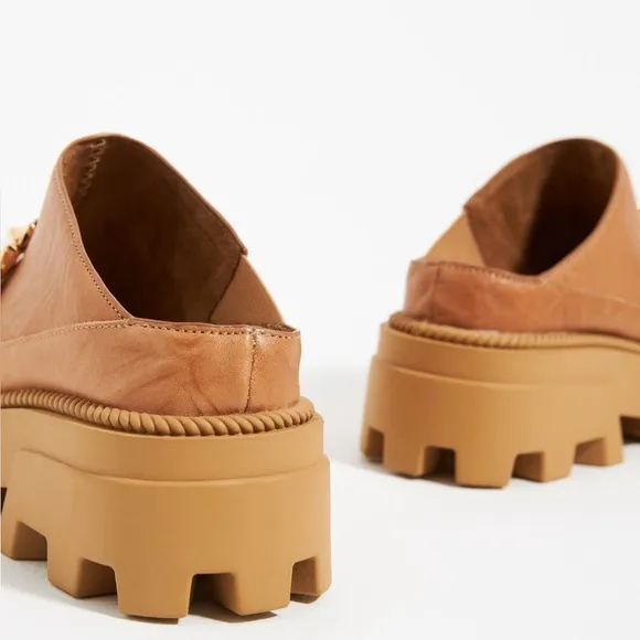 Kelsi Dagger Brooklyn Platform Mules with Gold Chain size 9