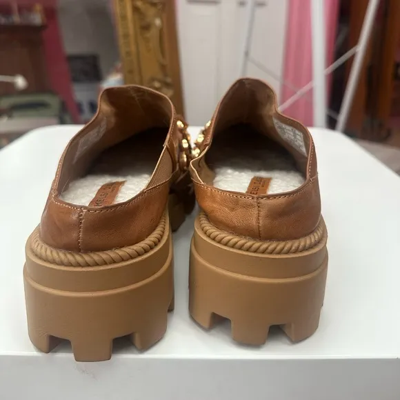 Kelsi Dagger Brooklyn Platform Mules with Gold Chain size 9