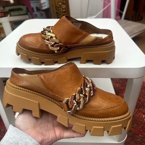 Kelsi Dagger Brooklyn Platform Mules with Gold Chain size 9