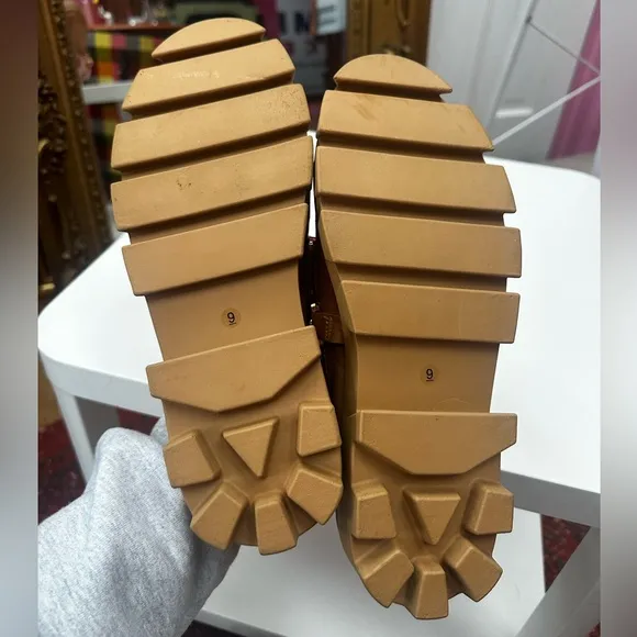 Kelsi Dagger Brooklyn Platform Mules with Gold Chain size 9