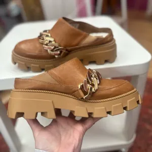 Kelsi Dagger Brooklyn Platform Mules with Gold Chain size 9