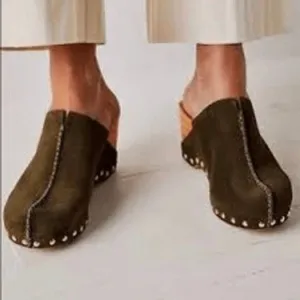 KELSI DAGGER x ANTHROPOLOGIE | Brooklyn Journal Clogs Olive Green Mules | Size 7