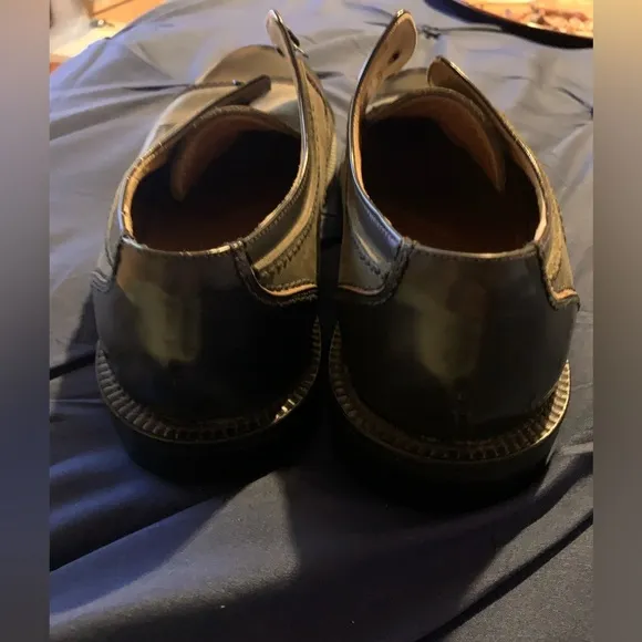 Kenneth Cole Green and Black Oxfords with Glossy Cap-Toe woman’s 8 needs laces