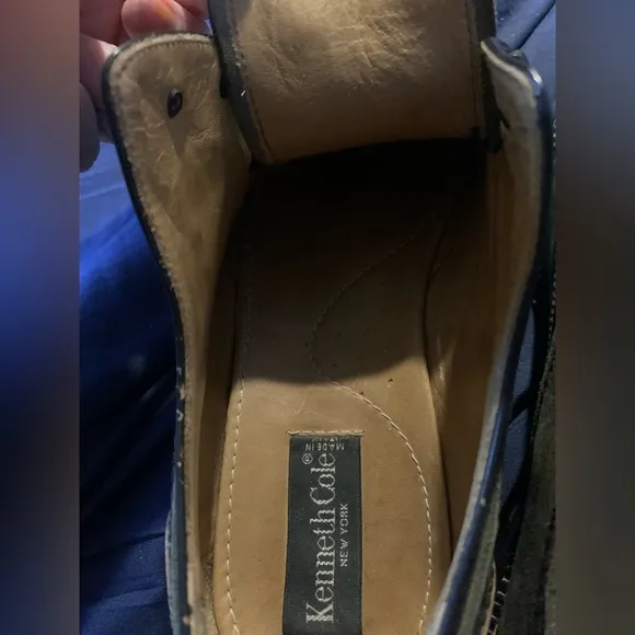 Kenneth Cole Green and Black Oxfords with Glossy Cap-Toe woman’s 8 needs laces