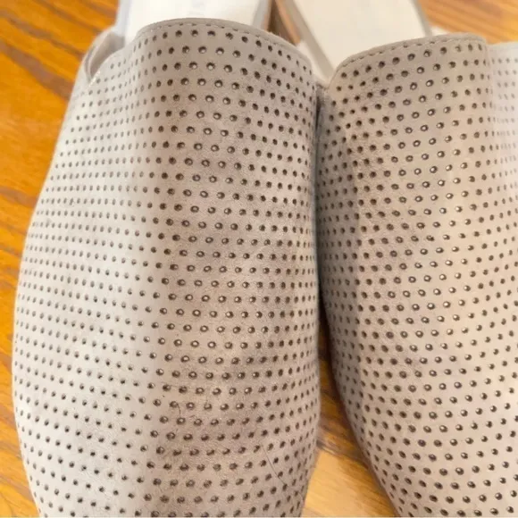 Kenneth COLE NWT women’s leather suede perforated flat mules slip ons Sz 8