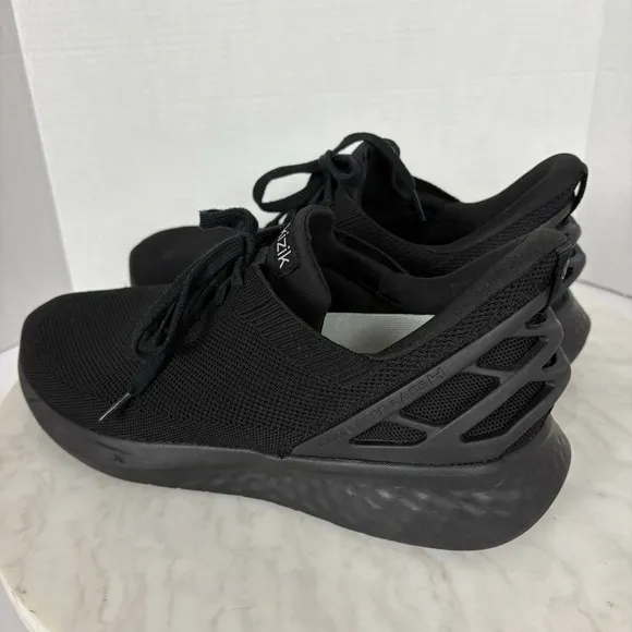 Kizik Athens Blackout Mens Size 10 Wide Triple Black Hands Free Slip On Sneakers