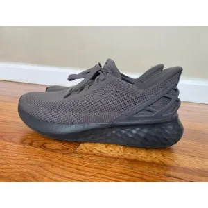 Kizik Athens slip on hands free mens 7 wide/ women’s 8.5 wide gray/black