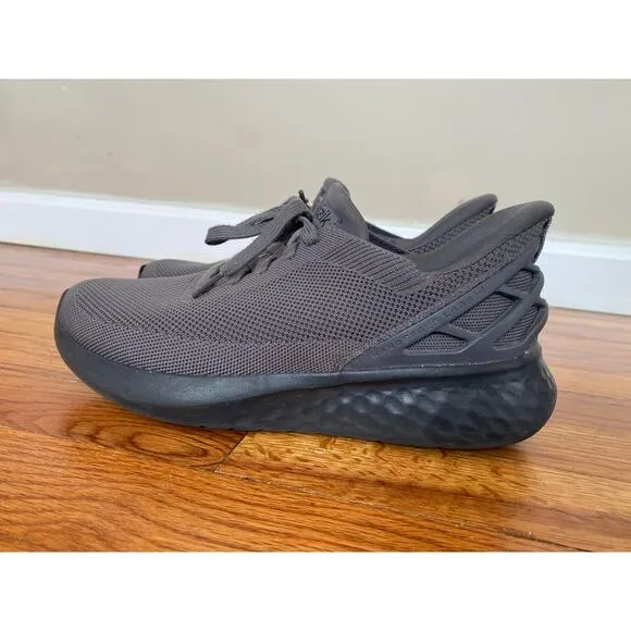 Kizik Athens slip on hands free mens 7 wide/ women’s 8.5 wide gray/black