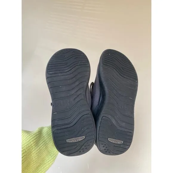 Kizik Athens slip on hands free mens 7 wide/ women’s 8.5 wide gray/black