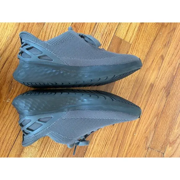 Kizik Athens slip on hands free mens 7 wide/ women’s 8.5 wide gray/black