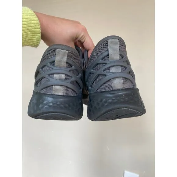 Kizik Athens slip on hands free mens 7 wide/ women’s 8.5 wide gray/black