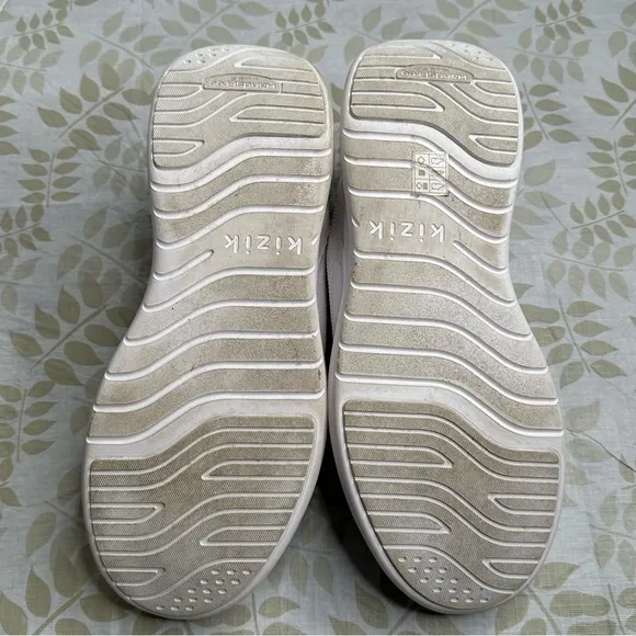 KIZIK ATHENS (UNISEX) - WHITE Size M 12 W 13.5 Slip on Hands free running shoes‎