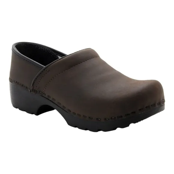 Klagn Swedish Professional Oiled Leather Clogs in Brown NIB