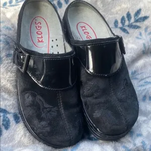 Klogs Black Size 8.5 Leather Maxum with Open Back and Sturdy Sole