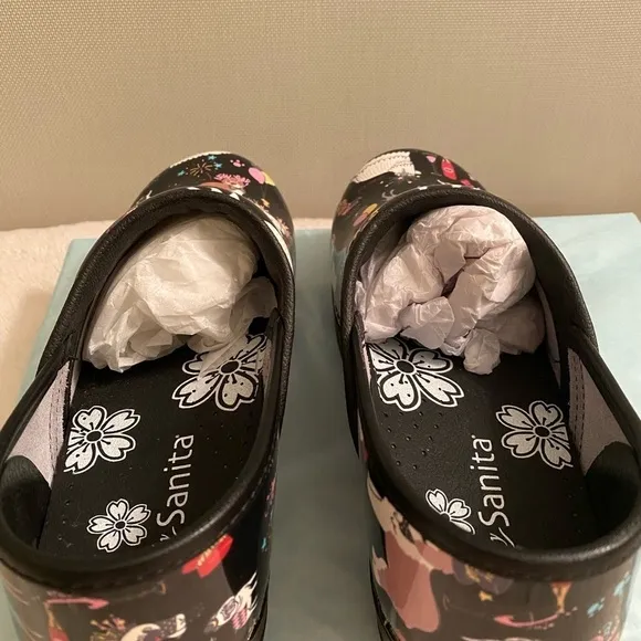 Koi By Sanita Women's Fancy Party Patent Leather Nursing Clogs BRAND NEW