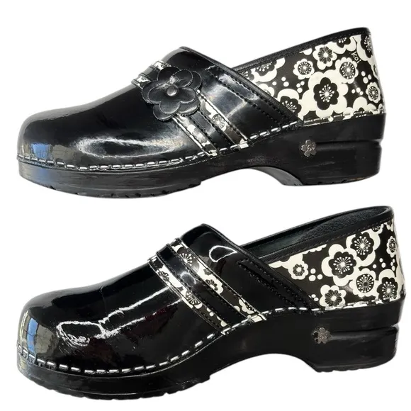 Koi Sanita Comfort Clogs Black White Floral Womens Shoe Size EU 40 US 9 / 9.5