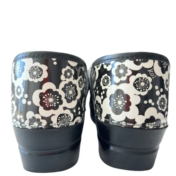 Koi Sanita Comfort Clogs Black White Floral Womens Shoe Size EU 40 US 9 / 9.5