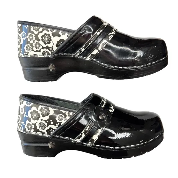 Koi Sanita Comfort Clogs Black White Floral Womens Shoe Size EU 40 US 9 / 9.5