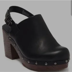 Korks Women's Black Leather Clogs