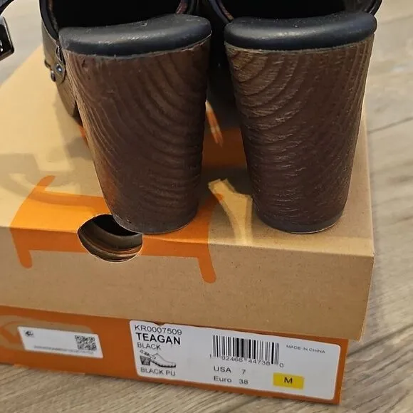 Korks Women's Black Leather Clogs