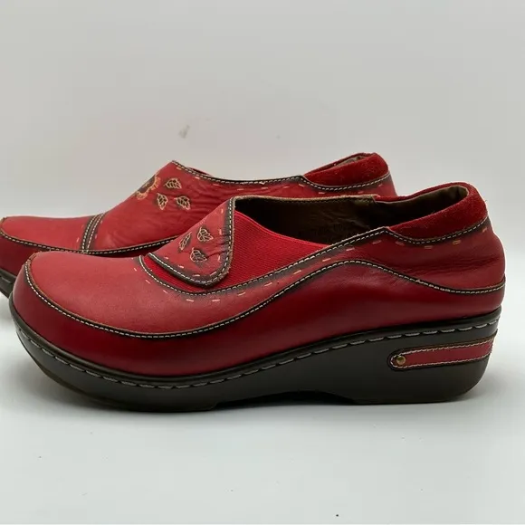 L' Artiste by Spring Step Burbank Slip On Red Sz 41 Cut Laser Cut Etchin…