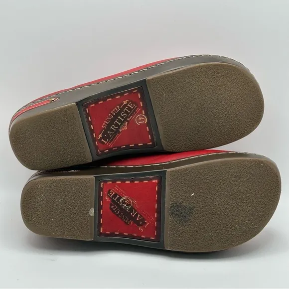 L' Artiste by Spring Step Burbank Slip On Red Sz 41 Cut Laser Cut Etchin…