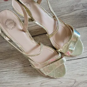 L. Miller gold reptile heeled sandals size 11