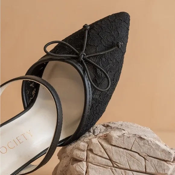 Lace Pointed Toe Kitten Heel Mules - Oasis Society
