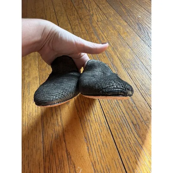 Ladies Attilio Giusti Leombruni $320 Textured Mule 37 / 7 Black Shoes GUC