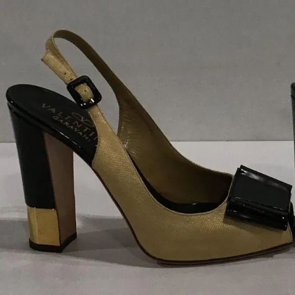 Ladies Valentino Garavani Beige/Black Leather Peep Toe Slingback Heels Size 40
