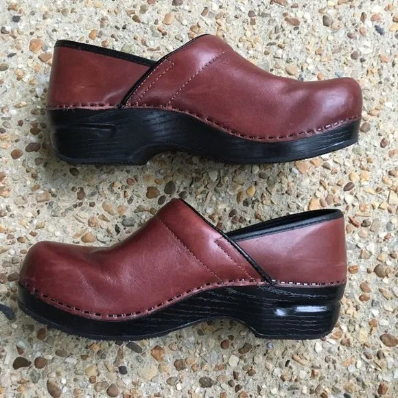 Lands End Brown Leather Clogs 8