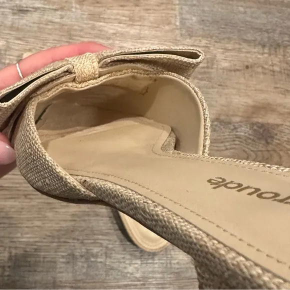 Larroude Elle Flat Mule In Beige Raffia