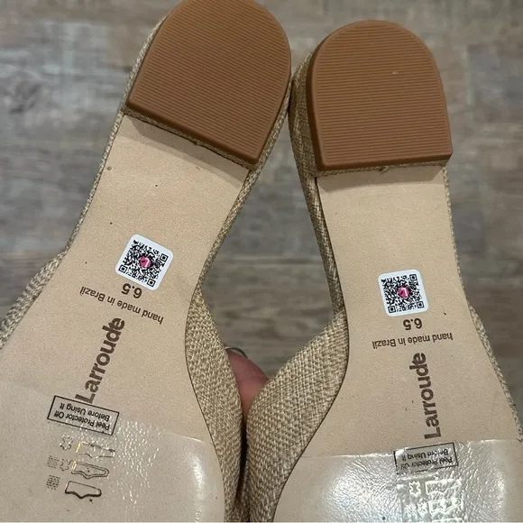 Larroude Elle Flat Mule In Beige Raffia