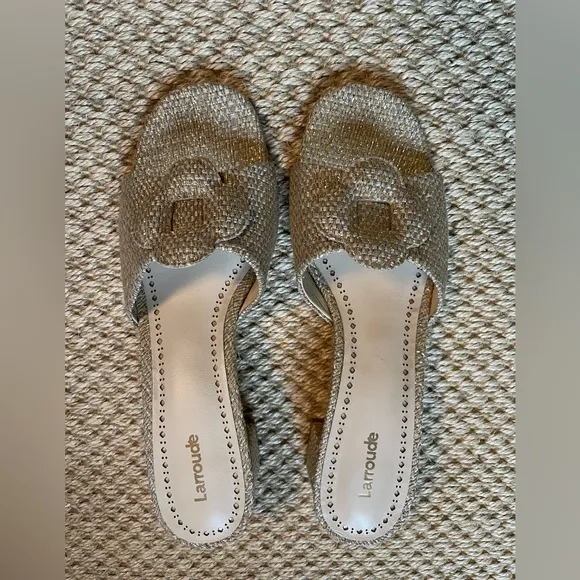 Larroude Flora Mules Raffia Gold Natural Block Heel Sandals size 10