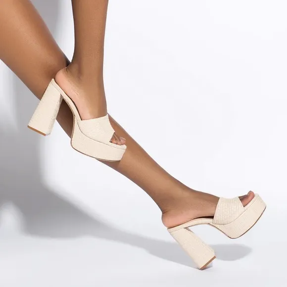 Larroude The Dolly Platform Mule In Natural Raffia