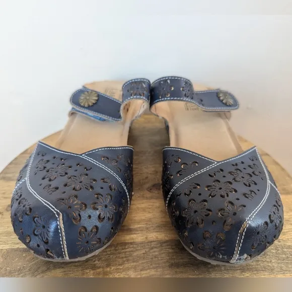 L'Artiste by Spring Step Spikey Clogs, Floral, Navy Blue (SIZE 40/9)