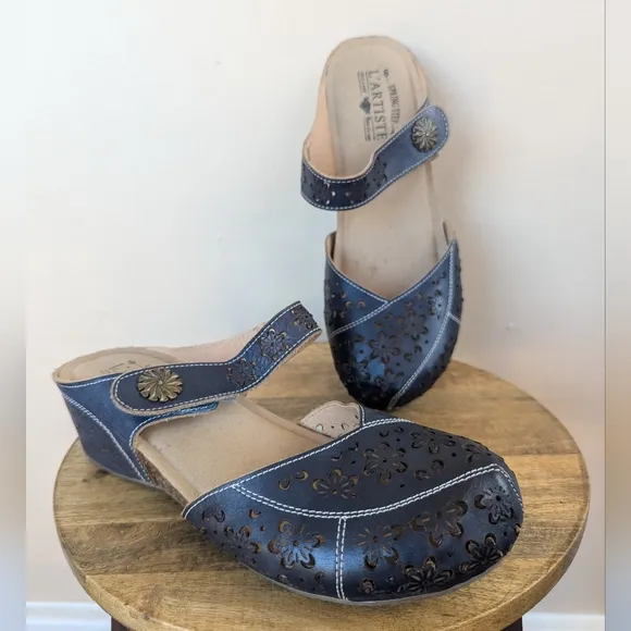 L'Artiste by Spring Step Spikey Clogs, Floral, Navy Blue (SIZE 40/9)