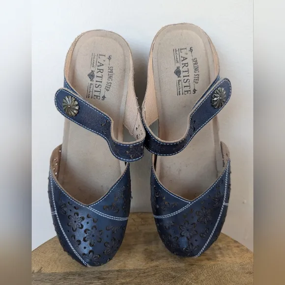 L'Artiste by Spring Step Spikey Clogs, Floral, Navy Blue (SIZE 40/9)