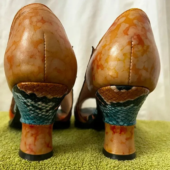L'Artiste Spring Step Hand Painted Leather Womens Sz 36 Kitten Heels U.S.  5.5