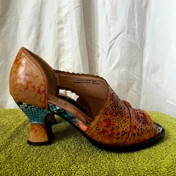 L'Artiste Spring Step Hand Painted Leather Womens Sz 36 Kitten Heels U.S.  5.5
