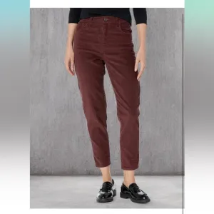 Levi's High Waisted Mom Jeans 24