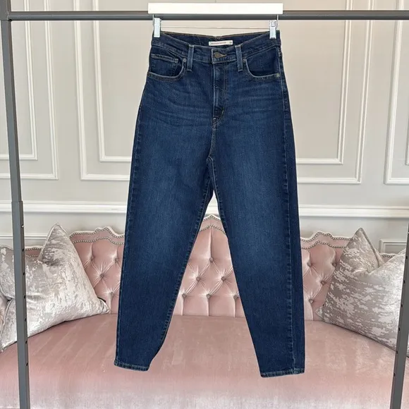 LEVI’S HIGH WAISTED MOM JEANS SIZE 28