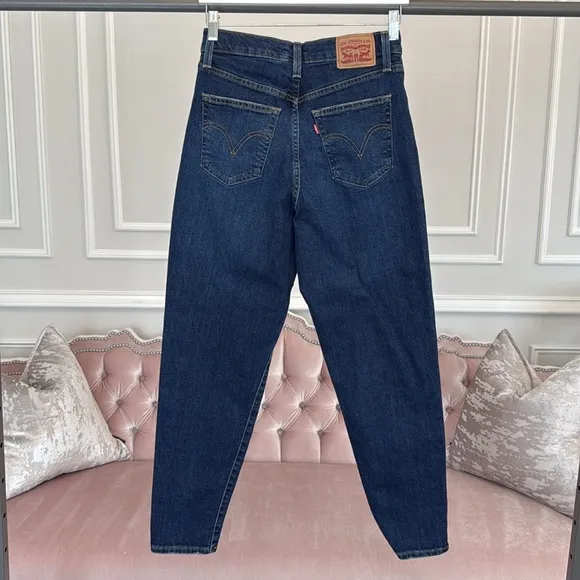 LEVI’S HIGH WAISTED MOM JEANS SIZE 28