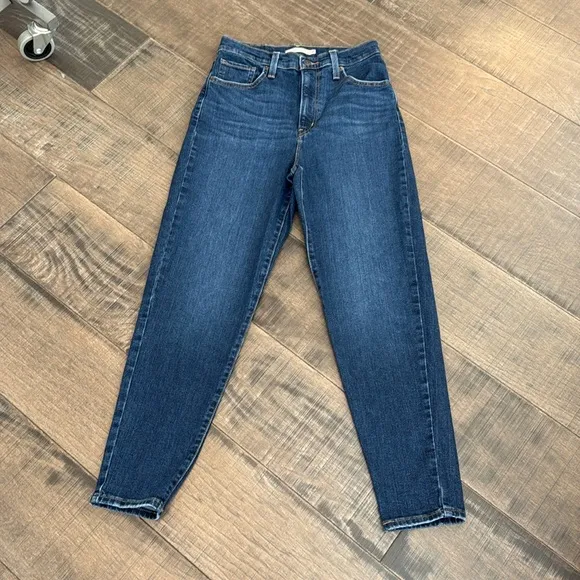 LEVI’S HIGH WAISTED MOM JEANS SIZE 28