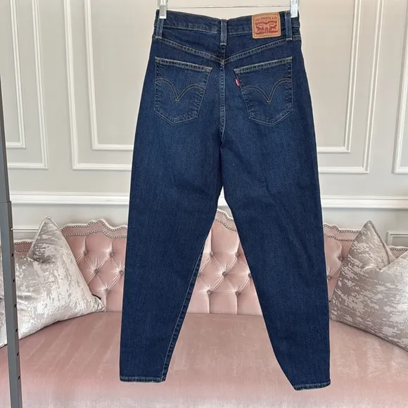 LEVI’S HIGH WAISTED MOM JEANS SIZE 28