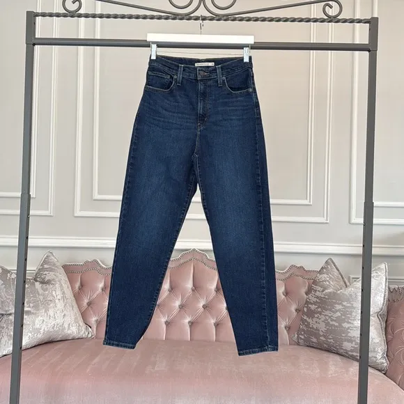 LEVI’S HIGH WAISTED MOM JEANS SIZE 28