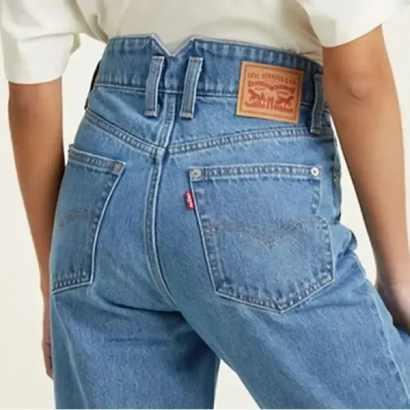 Levi’s High Waisted Notch 90s vintage style Mom Jean Size 27